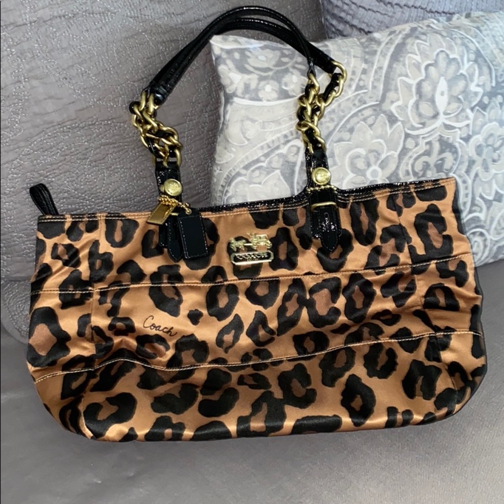 Coach pocketbook. Reasonable offers accepted! 💫💫